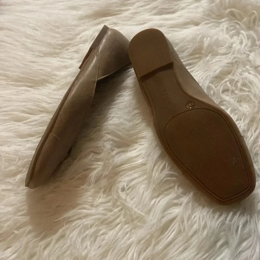 Lucky Brand Size 8.5M NWOT Beige Leather Danyiel Flat